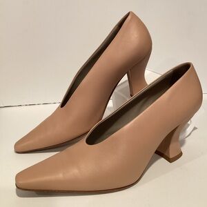 Bottega Veneta Cipria Almond Pumps in Champagne Nude Leather 39